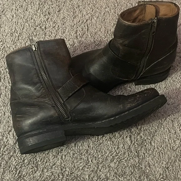 Adorable Frye Black Multi-Strap Ankle Boots Distressed style - Picture 4 of 6